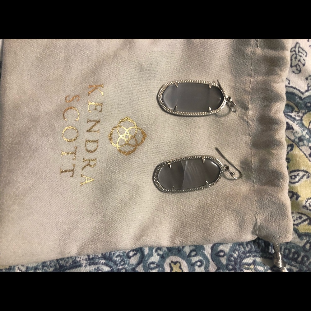 Grey Kendra Scott set
